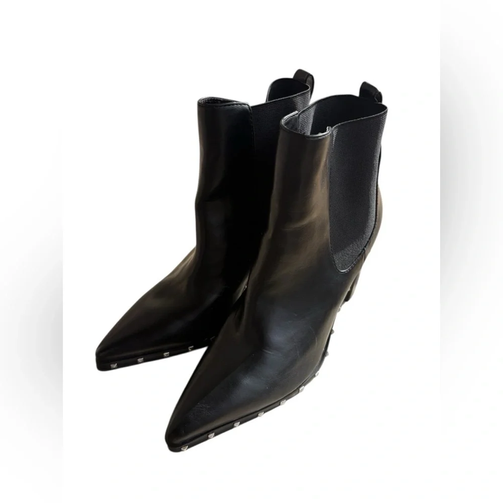 Charles David Dodger Bootie Black Studded Ankle Boots Sz 6.5 preloved